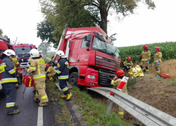 Wypadek ciężarówki w Smoszewie