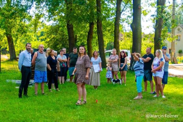 Drzewa kontra chodnik – dyskusja mieszkańców Dunkowa z burmistrzem