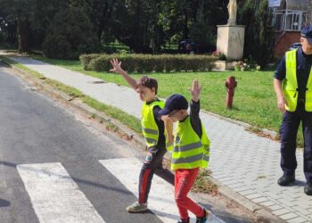 Policjanci z wizytą u „Parkowych Skrzatów”