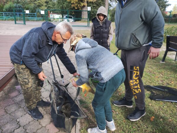 Zawody wędkarskie na łowisku w Karłowie