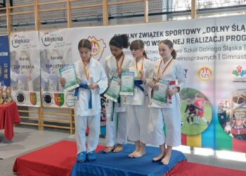 Sukcesy uczennic z Cieszkowa na Finałach Karate w Lutyni