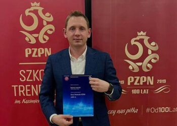 Szymon Iwanicki z certyfikatem UEFA A