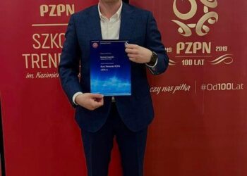 Szymon Iwanicki z certyfikatem UEFA A