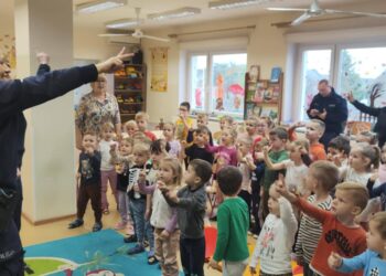 Policjanci uczyli bezpieczeństwa w Sulmierzycach