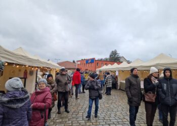 Świąteczna kraina na dziedzińcu Urzędu Miejskiego