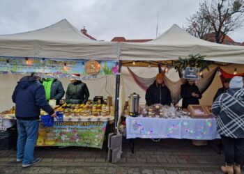 Świąteczna kraina na dziedzińcu Urzędu Miejskiego