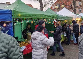 Świąteczna kraina na dziedzińcu Urzędu Miejskiego