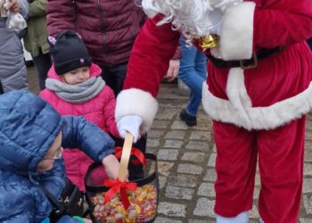 Świąteczna kraina na dziedzińcu Urzędu Miejskiego